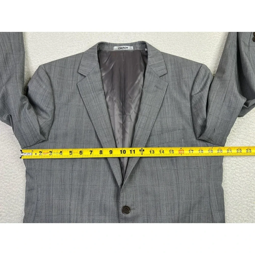 DKNY Blazer Mens 40R Gray Plaid 100% Wool Two‎ Button Suit Jacket Double Vent